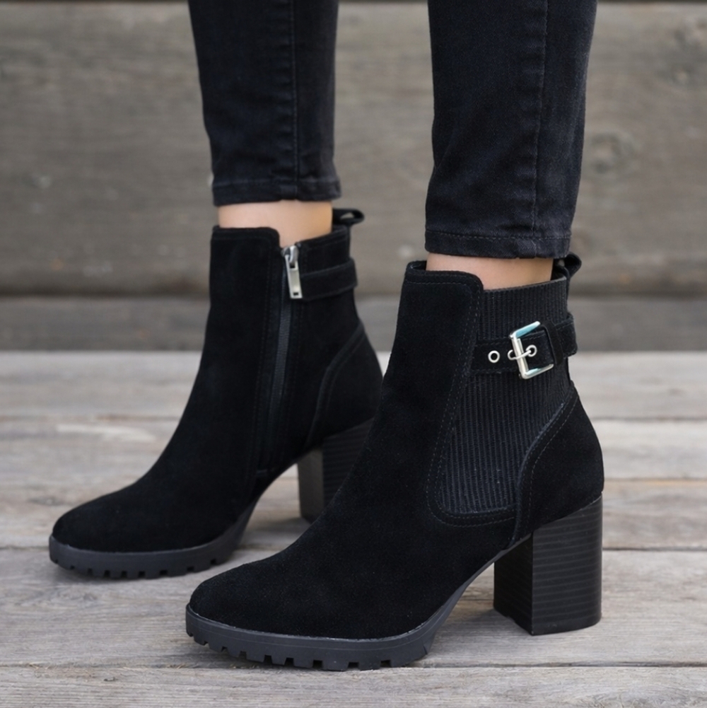 Blondo Tola Boho Moto Minimalist Chelsea Inspired Block Heel Comfort Bootie 7.5M